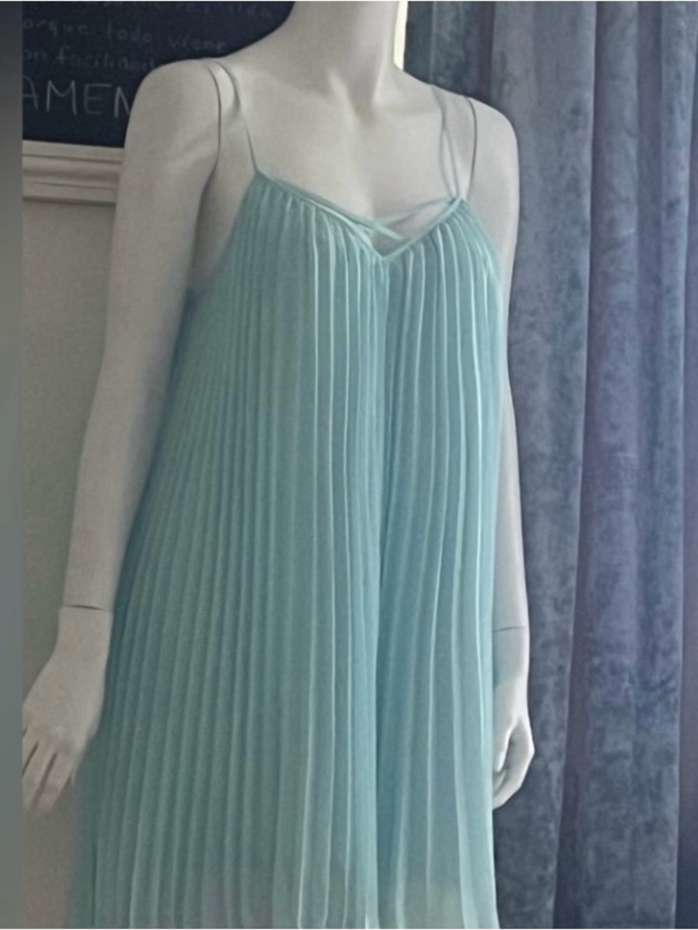 Guess pleated baby doll dress
Guess
Size: M